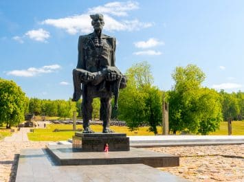 22 марта – день памяти жертв Хатынской трагедии и других жертв геноцида в годы Великой Отечественной войны